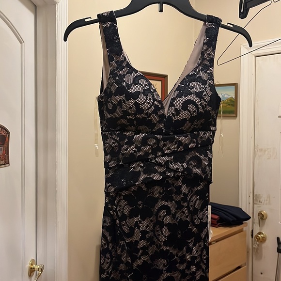 Black Lace gown - Picture 2 of 6